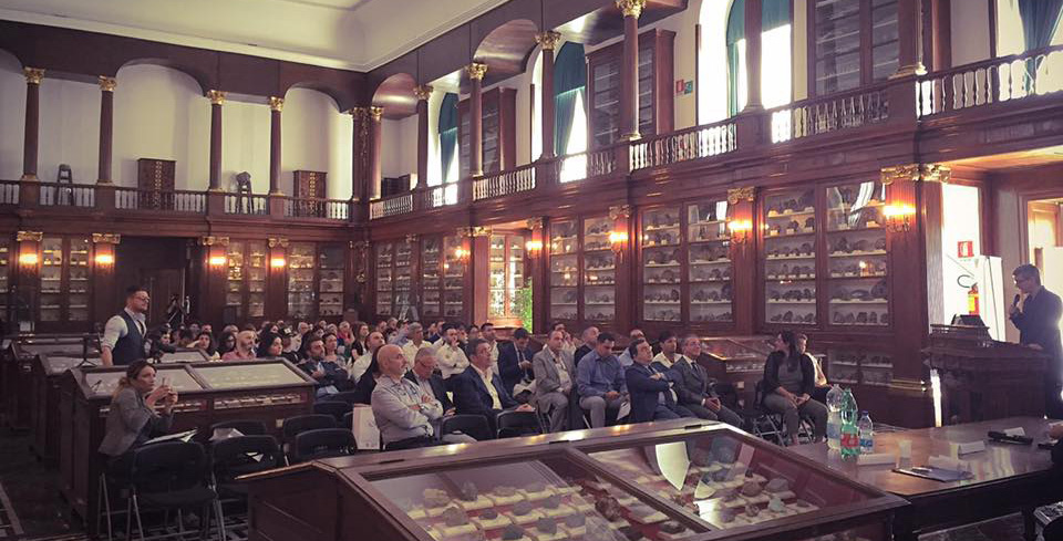 Il pubblico partecipa entusiasta al Meeting Gemmologico di Napoli del 2016