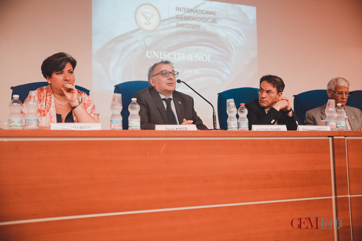Rappresentanti del mondo universitario, commerciale e scientifico sono sempre presenti durante i Meeting gemmologici organizzati in Campania da IGI e Gemtech
