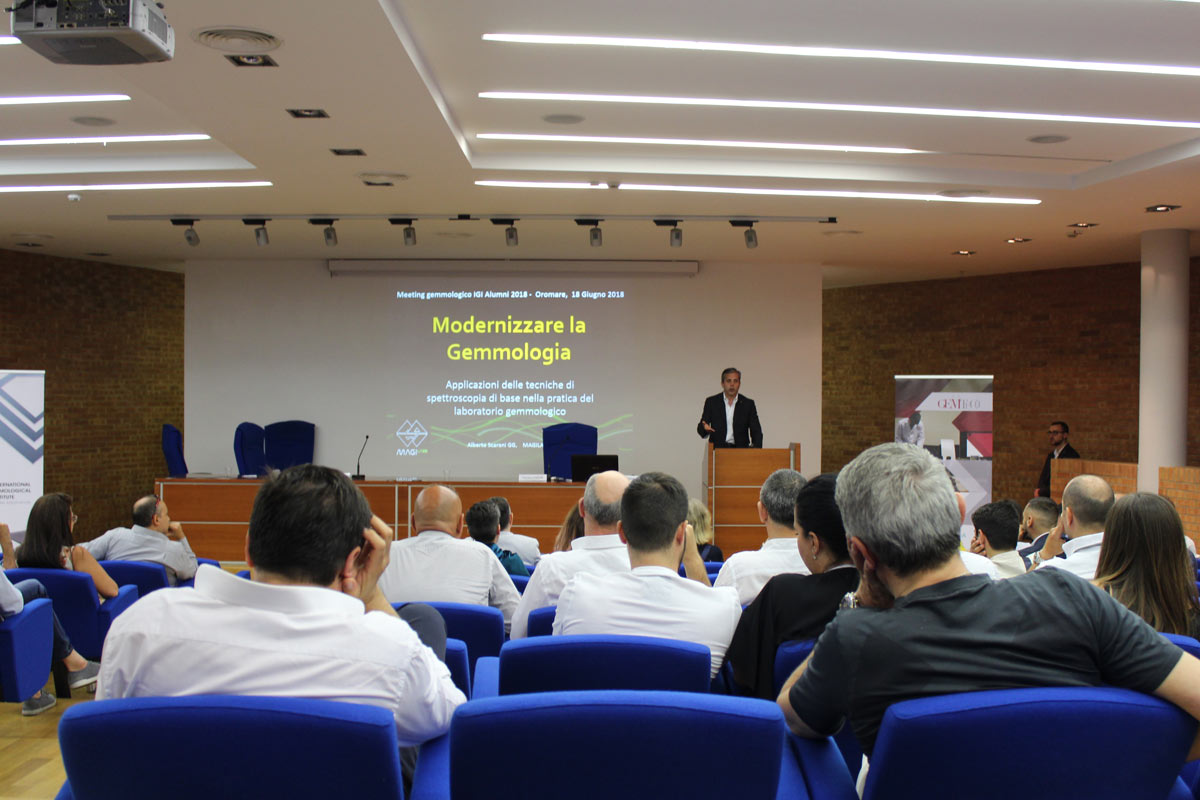 Alberto Scarani ha tenuto un seminario durante il Meeting Gemmologico organizzato a Marcianise nel 2018